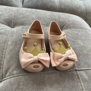 Mini Melissa toddler size 9